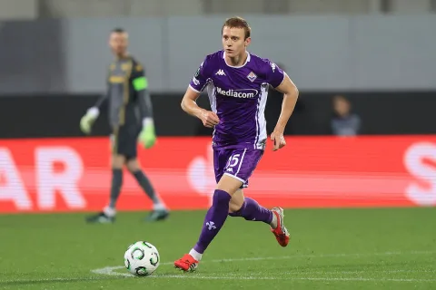Torino Siap Tampung Bek Muda Italia Pietro Comuzzo yang Tersingkir di Fiorentina
