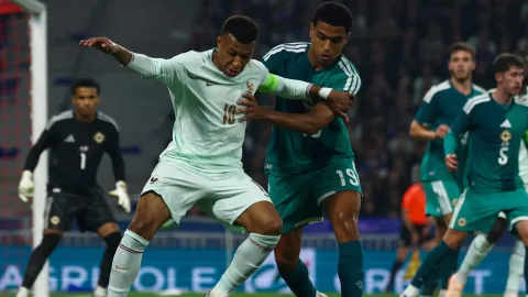 Crystal Palace Ikut Berebut Gelandang Southampton Shea Charles, Siapkan Dana Rp500 Miliar