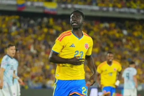 Como Siapkan Dana Besar untuk Davinson Sanchez, Gaji Jadi Batu Sandungan