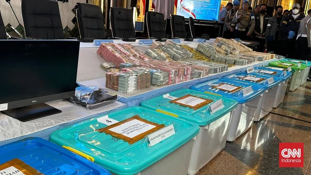 Polri Pamerkan Barang Bukti Korupsi: Rp60 Miliar Tunai hingga 74 Kg Emas Batangan