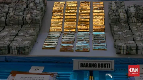 Polisi Sita 74 Kg Emas dan Miliaran Rupiah dalam Penggeledahan Tiga Kasus Korupsi Besar