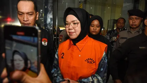 Bupati Sukoharjo Etik Suryani Resmi Ditahan KPK di Rutan