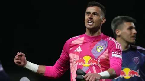 Leeds Siapkan £15 Juta untuk Kiper Swedia, Gantikan Karl Darlow