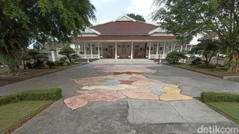 Kereta Berlapis Emas Bupati Cianjur: Simbol Feodalisme yang Menindas Rakyat