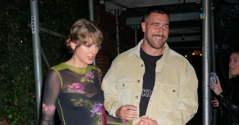 Taylor Swift dan Travis Kelce Tampil Perdana sebagai Pasangan Suami-Istri