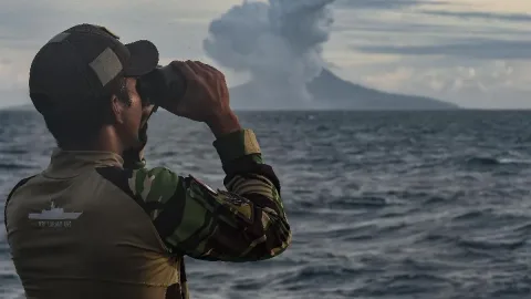 Anak Krakatau Erupsi Beruntun: Status Siaga, Radius Aman 3 Km