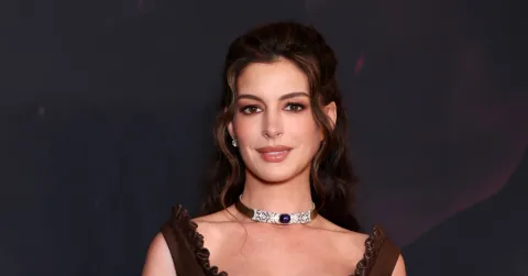 Anne Hathaway Puji Tom Holland sebagai Anak Idaman di Film The Odyssey