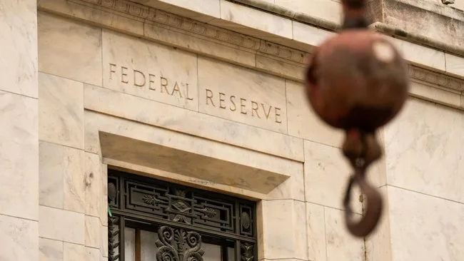 The Fed Peringatkan Perang AI Dongkrak Inflasi, Suku Bunga Terancam Naik