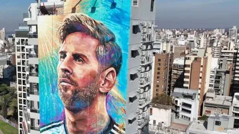 Mural Raksasa Messi di Rosario Diperbarui, Tiga Bintang Piala Dunia Menghiasi