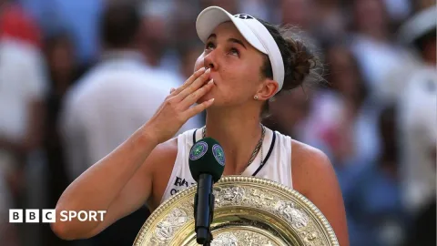 Drama Lima Match Point: Noskova Juara Wimbledon, Persembahkan Gelar untuk Ibu