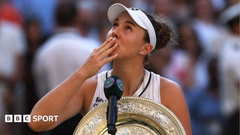 Drama Lima Match Point: Noskova Juara Wimbledon, Persembahkan Gelar untuk Ibu