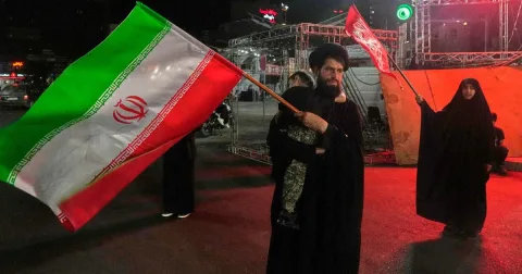 Selat Hormuz Kembali Membara: Iran Tutup Jalur Minyak, AS Gelar Serangan Balasan