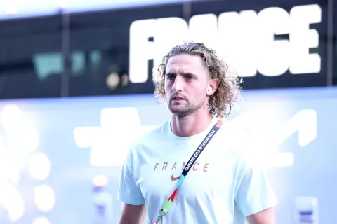 Rabiot Bertemu Ibu-Agen di AS: Masa Depan di Milan atau Ikuti Allegri ke Napoli?