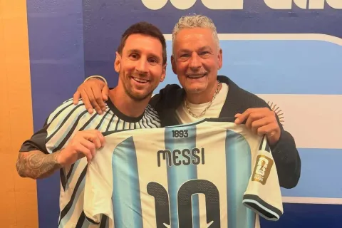 Messi Beri Kaus Tanda Tangan untuk Baggio Usai Argentina ke Semifinal Piala Dunia 2026