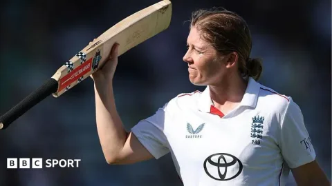 India Hancurkan Inggris di Lord's, Beaumont dan Knight Pensiun Tanpa Dongeng