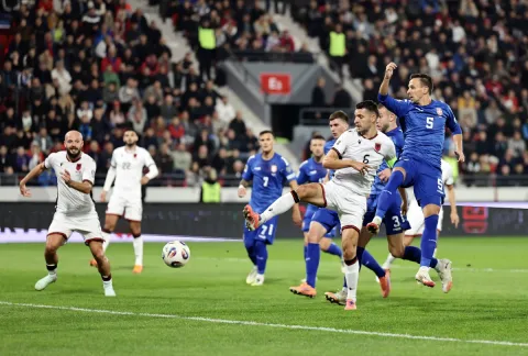 Bidding War Memanas: Udinese Siapkan โฌ6 Juta untuk Rekrut Bintang Muda Serbia