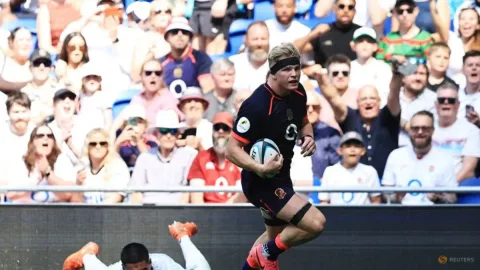 Polemik Pemain Muda Bertabur Gol: Borthwick Terjepit Desakan Starterkan Henry Pollock