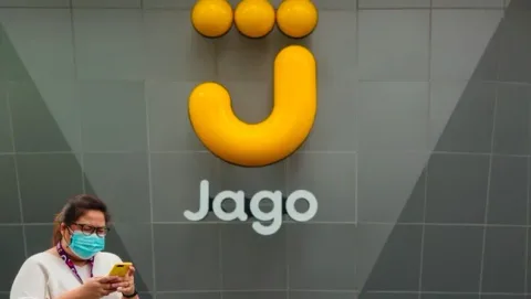OJK Buka Suara soal Rencana Merger Bank Jago dan BFI Finance: Ada Opsi, Tapi Tak Bisa Dilebur Langsung