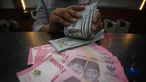 Rupiah Terpuruk ke Rp18.075 per Dolar AS, Konflik Timur Tengah dan Harga Minyak Jadi Biang Kerok