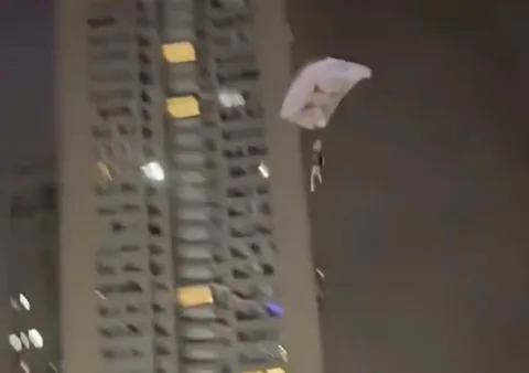 Parasut dari Apartemen demi Konten, Pemuda China Ditahan 15 Hari