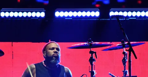 Frank Ferrer Bela Axl Rose: Bukan Sosok Menakutkan, Tapi Pria Baik Hati