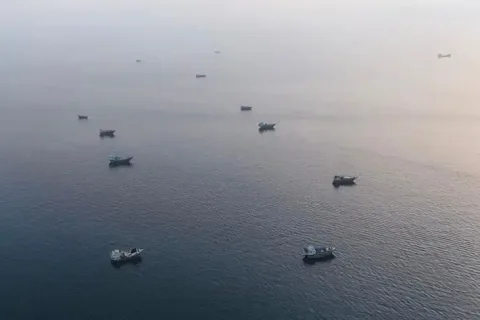 Trump Kembali Blokade Kapal Iran di Selat Hormuz, Harga Minyak Melonjak