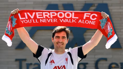 Iraola Desak Liverpool Genjot Belanja Pemain: Target Bangkit dari Papan Tengah