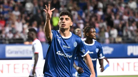 Hamburg Rekrut Gelandang Muda Prancis Martin Adeline untuk Perkuat Lini Serang