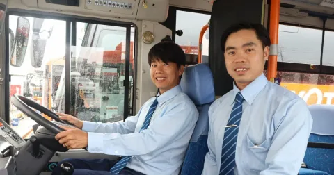 Sopir Bus Asing Pertama di Shikoku Mulai Bertugas, Solusi Krisis Tenaga Kerja Jepang