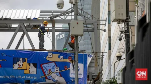 Truk Crane Tabrak JPO Tendean, Kemacetan Parah hingga Pagi
