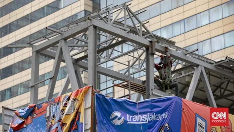 Truk Crane Tabrak JPO di Tendean, Polisi Tutup Satu Lajur dan Imbau Pengendara Cari Jalur Alternatif