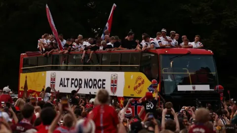 Lebih dari 100.000 Warga Oslo Sambut Timnas Norwegia: Kekecewaan Piala Dunia Berubah Jadi Pesta