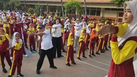 Diancam Bom di Hari Pertama MPLS, Mendikdasmen Turun Langsung ke SD Jagakarsa