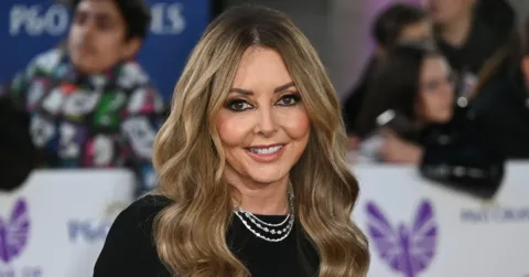 Carol Vorderman Alami Gegar Otak Usai Tersandung Akar Pohon, Sempat Koma