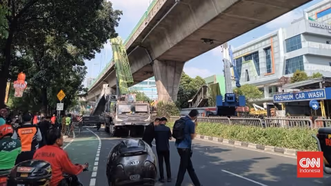 JPO Tendean Roboh Ditabrak Truk, Transjakarta 'Jalur Langit' Putar Arah