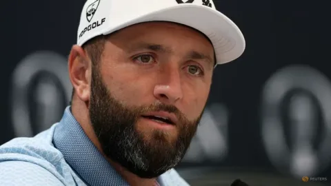 Jon Rahm Pilih Strategi Konservatif di The Open: Fairway Lebih Penting dari Jarak
