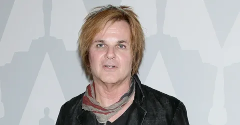 Menolak Amputasi Lidah, Drummer Poison Rikki Rockett Rayakan 10 Tahun Bebas Kanker