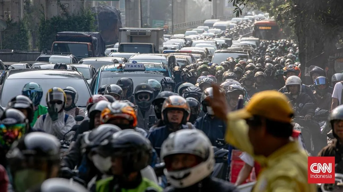 Pembongkaran JPO Tendean Lumpuhkan Lalu Lintas Jakarta Selatan