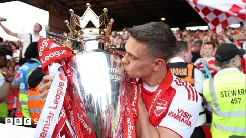 Arsenal Lepas Trossard ke Besiktas: Hengkang Setelah Musim Gemilang