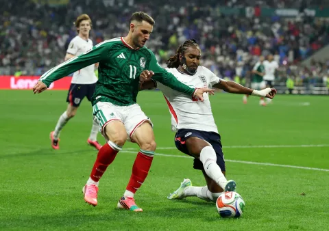 Inter Milan Kian Gencar Cari Pengganti Dumfries: Spence hingga Molina Masuk Radar