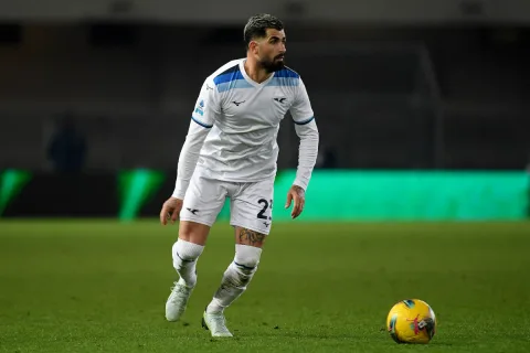 Bursa Transfer Serie A: Dua Bek Senior Berebut Kontrak, Lecce dan Venezia Siap Tampung