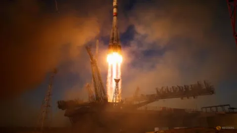 Misi Bersama di Tengah Ketegangan: NASA dan Roscosmos Kirim Kru ke ISS