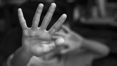 Ibu Tiri di Bekasi Aniaya Bocah 4 Tahun, Dalih Mendisiplinkan Berujung ICU