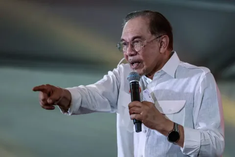 Anwar Turun Tangan: Minta DAP Melaka Tunda Keputusan Mundur dari Pemerintah Negara Bagian