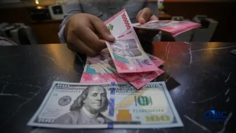Rupiah Menguat ke Rp18.050 per Dolar AS, Inflasi AS yang Melandai Jadi Pemicu