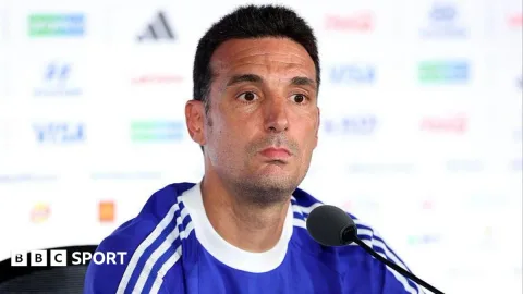Argentina vs Inggris: Scaloni Menolak Campurkan Politik ke Lapangan Hijau