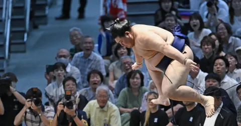 Onosato Terpuruk: Yokozuna Cedera Kembali Tersungkur di Turnamen Sumo Nagoya