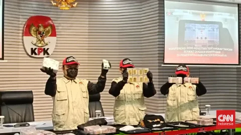 KPK Sita Uang Rp6,4 Miliar dan Emas 2,5 Kg dari Penggeledahan Rumah Bupati Sukoharjo