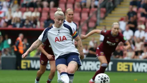 Bethany England Resmi Gabung Crystal Palace: Amunisi Baru untuk Kembali ke Puncak WSL