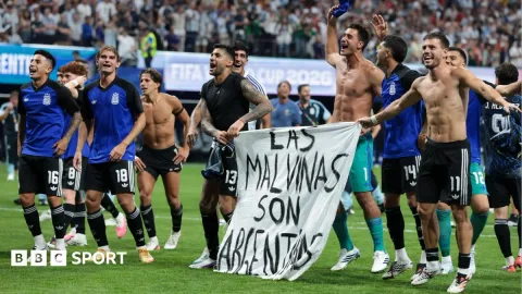 Argentina Terancam Denda FIFA Usai Kibarkan Spanduk Falkland di Semifinal